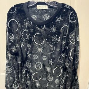Wound Up Black and White Celestial fleece shirt. Girls size 11-13